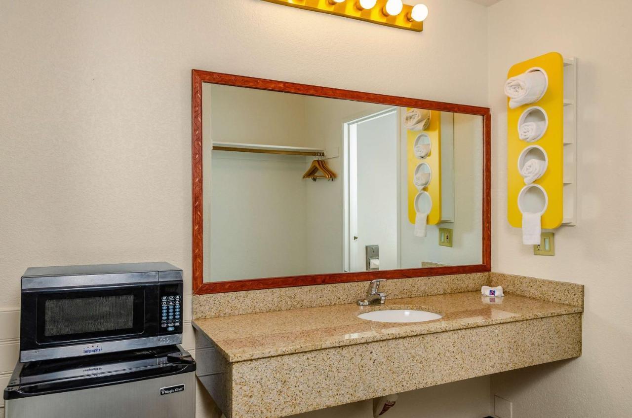 Motel 6 Oakdale, Ca المظهر الخارجي الصورة