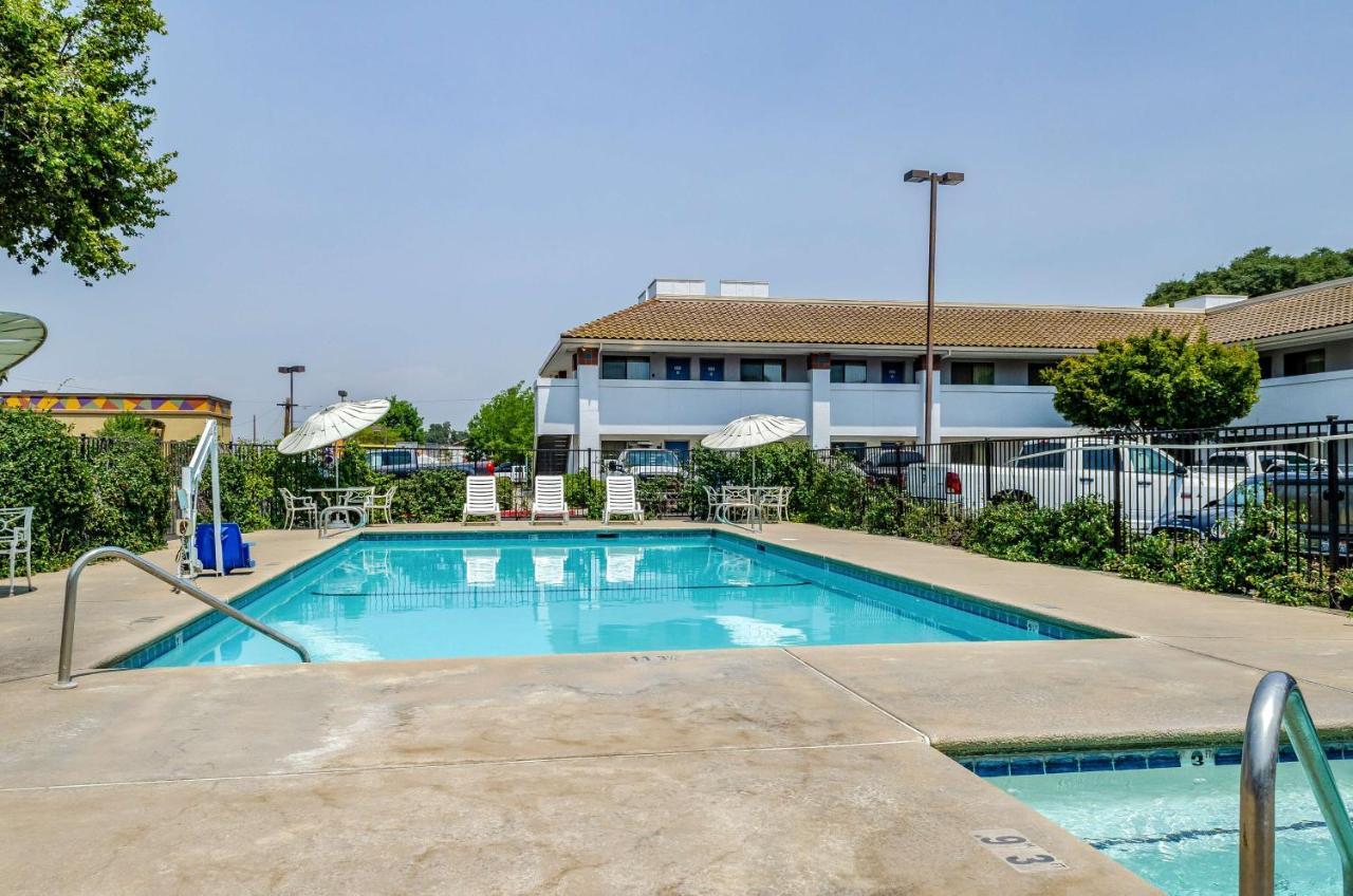 Motel 6 Oakdale, Ca المظهر الخارجي الصورة