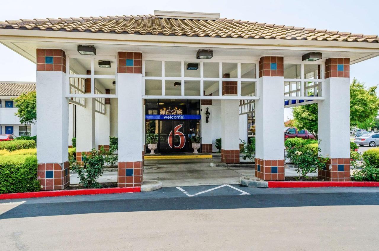 Motel 6 Oakdale, Ca المظهر الخارجي الصورة
