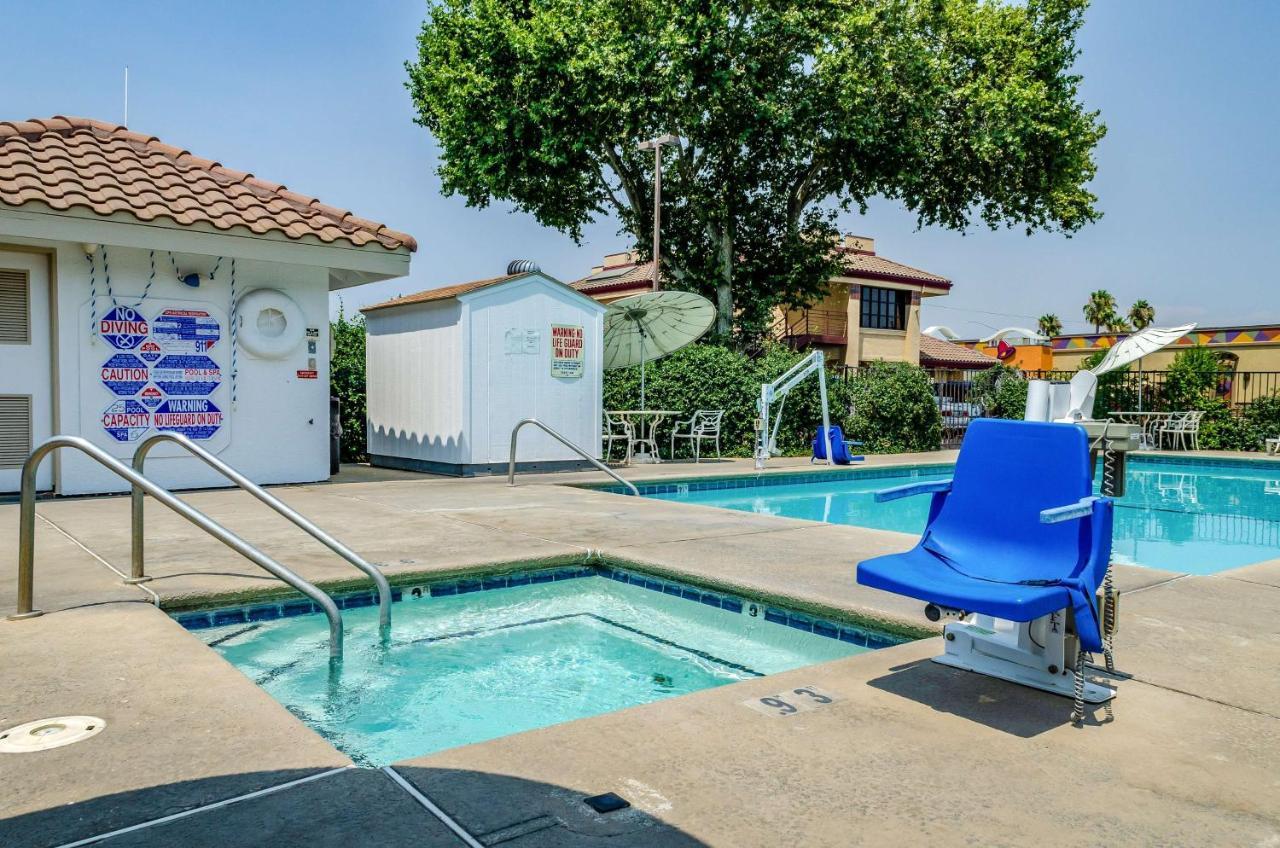 Motel 6 Oakdale, Ca المظهر الخارجي الصورة