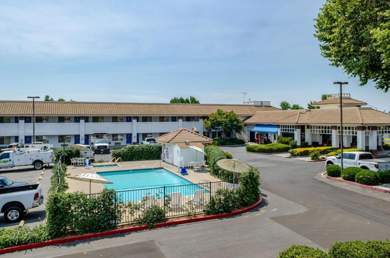 Motel 6 Oakdale, Ca المظهر الخارجي الصورة