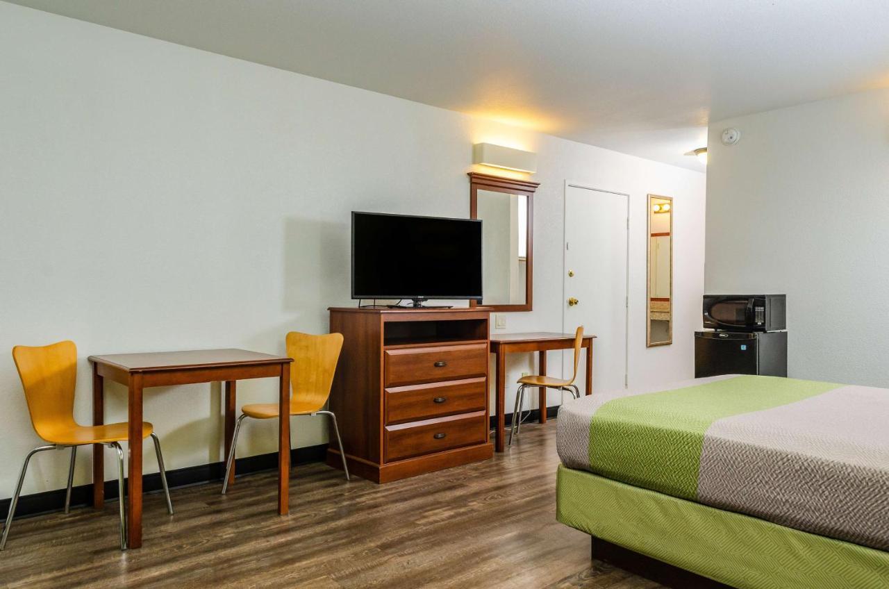 Motel 6 Oakdale, Ca المظهر الخارجي الصورة