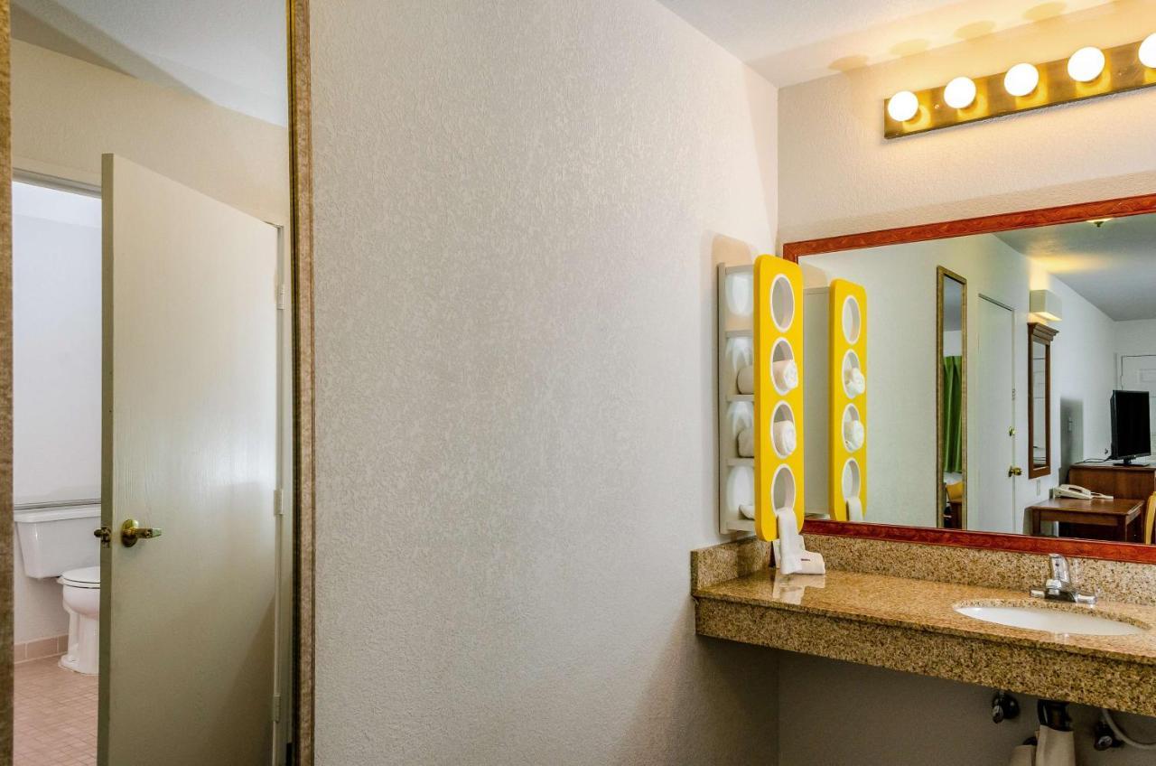 Motel 6 Oakdale, Ca المظهر الخارجي الصورة