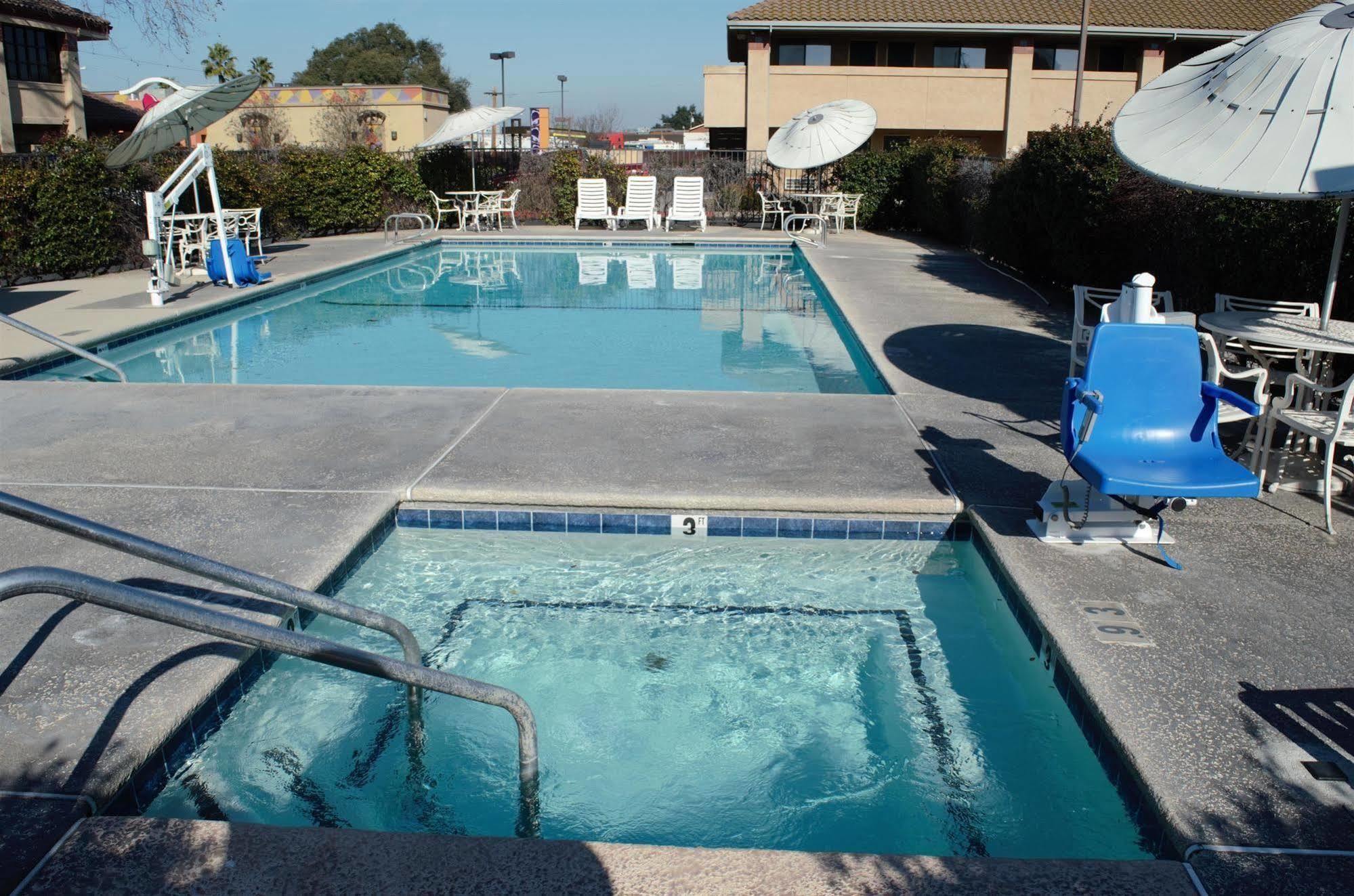 Motel 6 Oakdale, Ca المظهر الخارجي الصورة